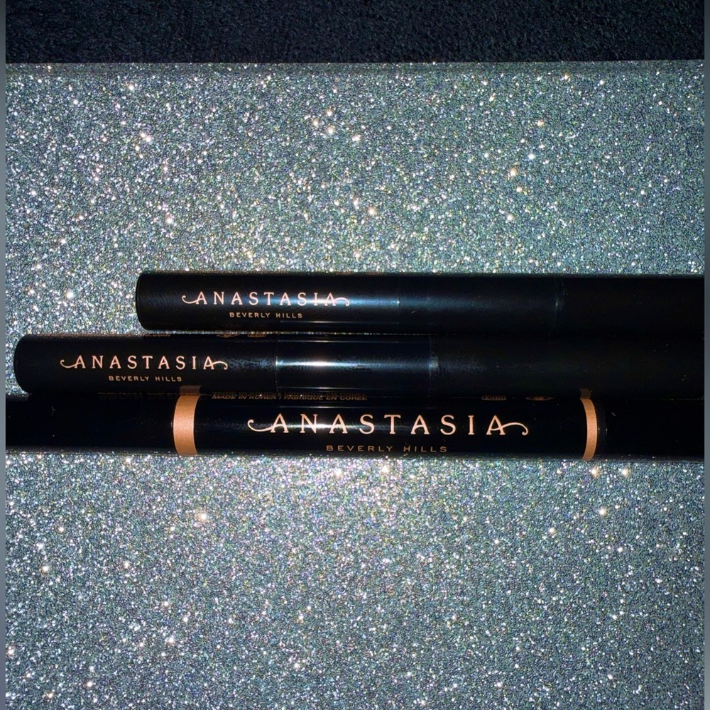 AnastasiaBeverlyHillsBrowdefiner Caramel-full size swatch 1 x -2 samp. See pics